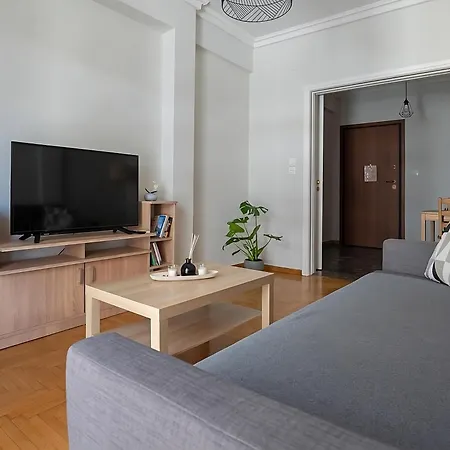 Entire Apt, 3rd Floor, 1 Bedroom Apartment *