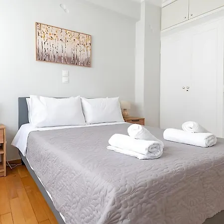 Entire Apt, 3rd Floor, 1 Bedroom * אתונה