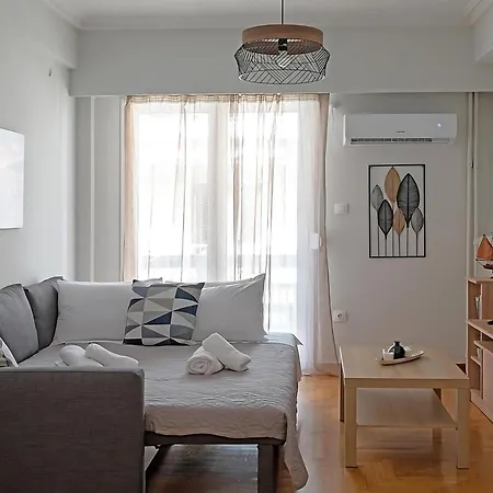Entire Apt, 3rd Floor, 1 Bedroom * אתונה