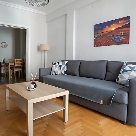 Entire Apt, 3rd Floor, 1 Bedroom *
