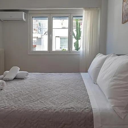 Entire Apt, 3rd Floor, 1 Bedroom * אתונה